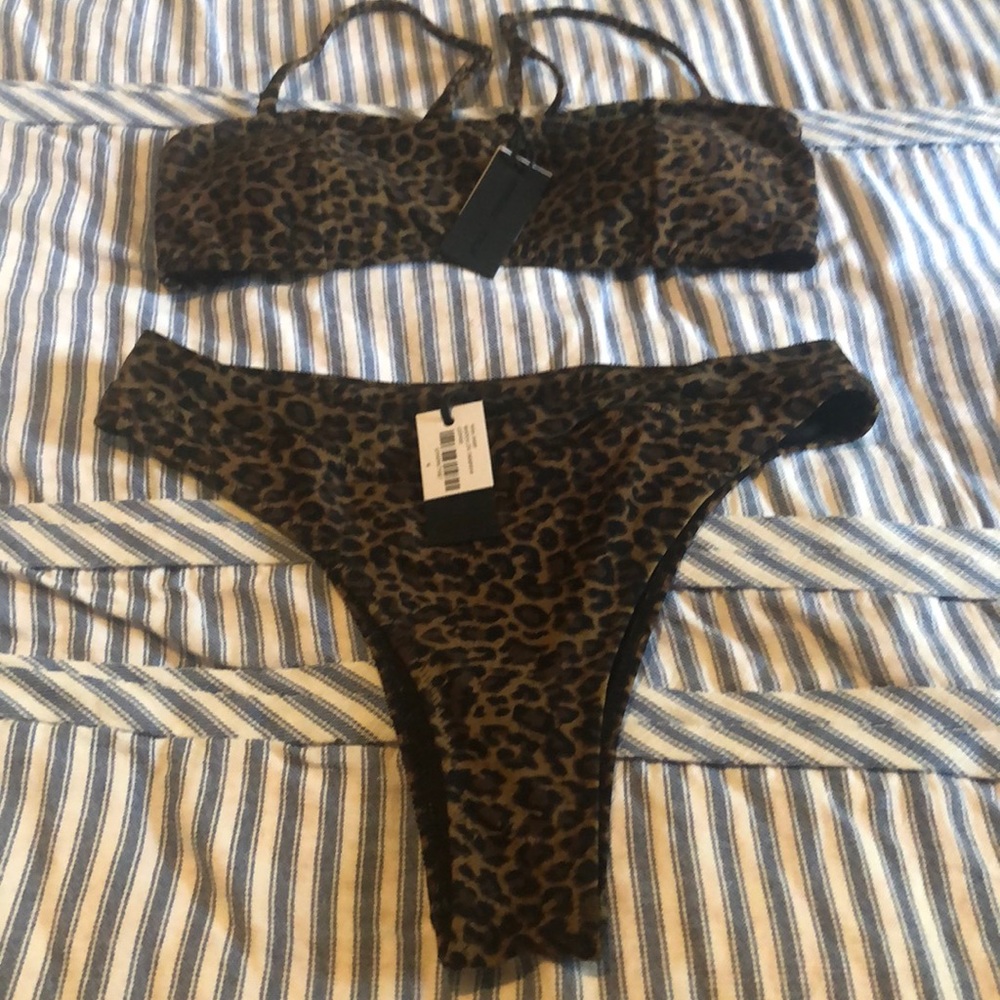 Kendall and Kylie bathing suit